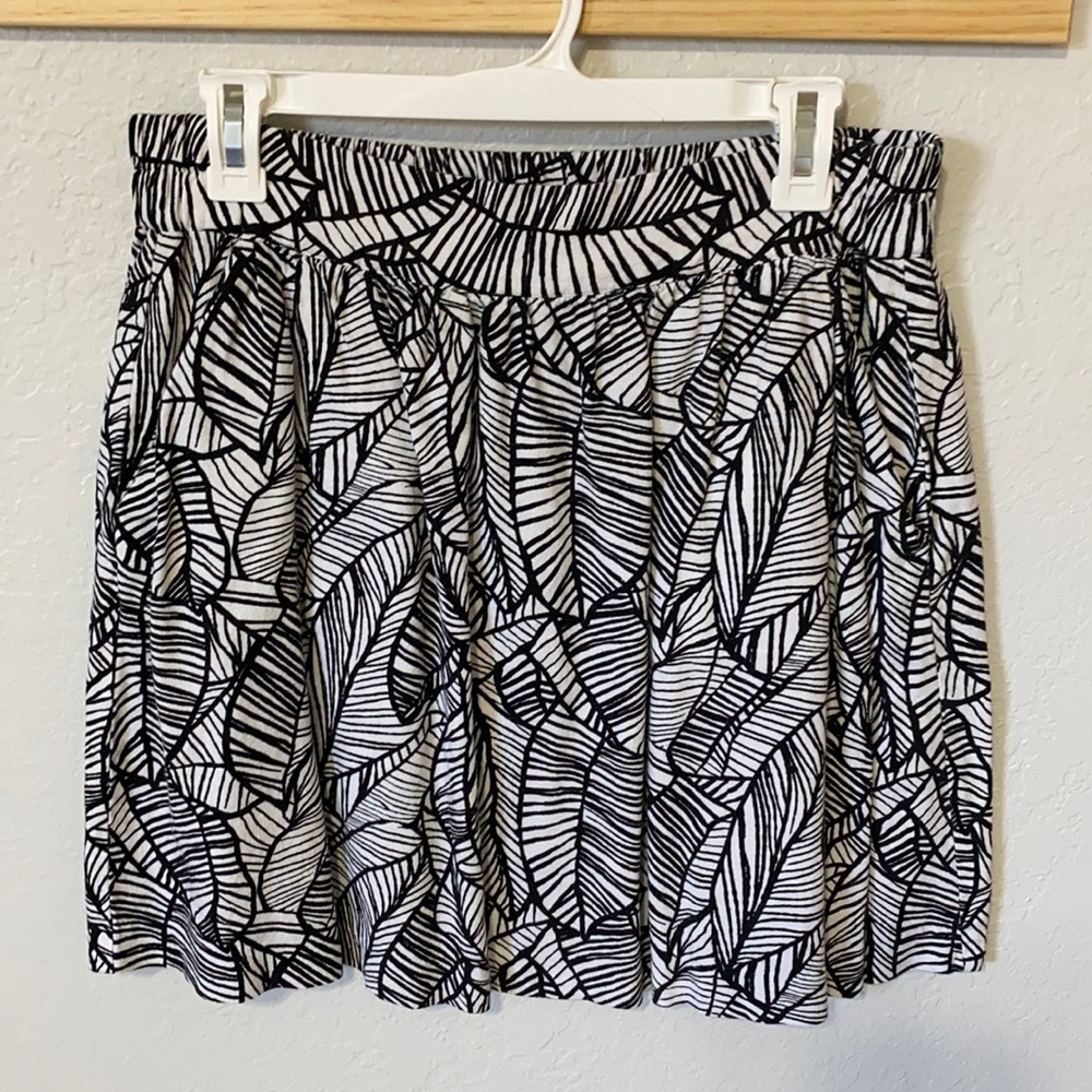 LOFT women’s short skirt with pockets (Size M petite)